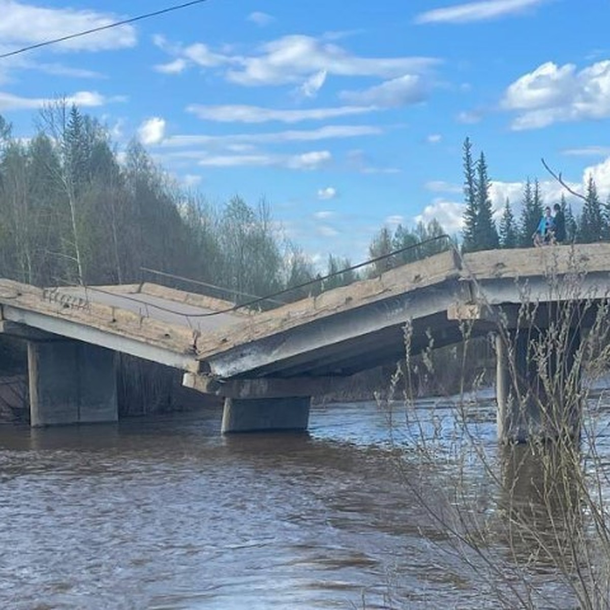 Мост рухнул в Алданском районе Якутии - KP.RU