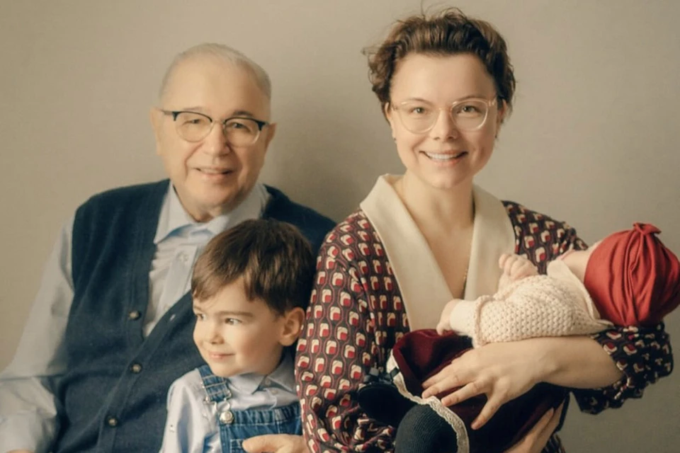 Петросян с женой Татьяной и детьми