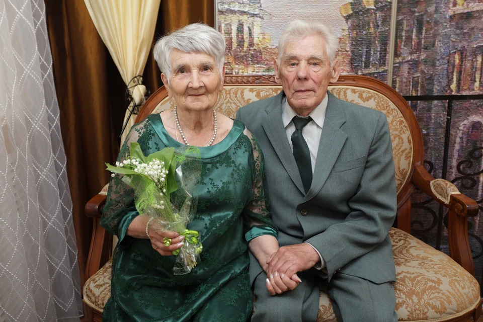 22 мая 2024 года супруги отметили 65 летнюю годовщину свадьбы. Фото: Управления юстиции Алтайского края