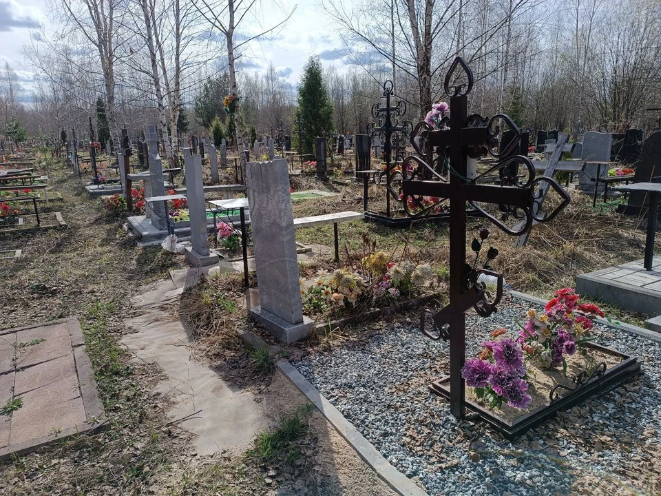 Памятники и ограды воруют на Новосормовском кладбище в Нижнем Новгороде.