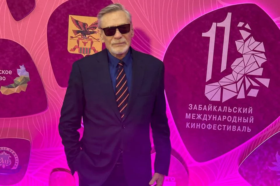 79-летний актер Михайлов пришел на кинофестиваль в Чите, несмотря на болезнь