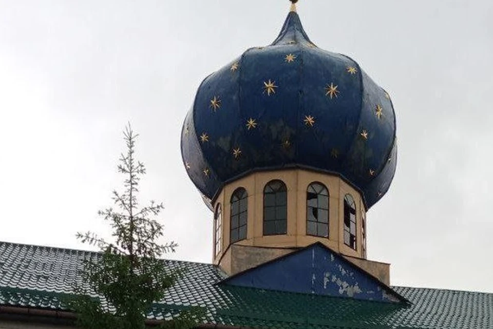 Под ночной удар со стороны ВСУ в Первомайске попал Свято-Петро-Павловский храм. Фото - глава Первомайска Сергей Колягин