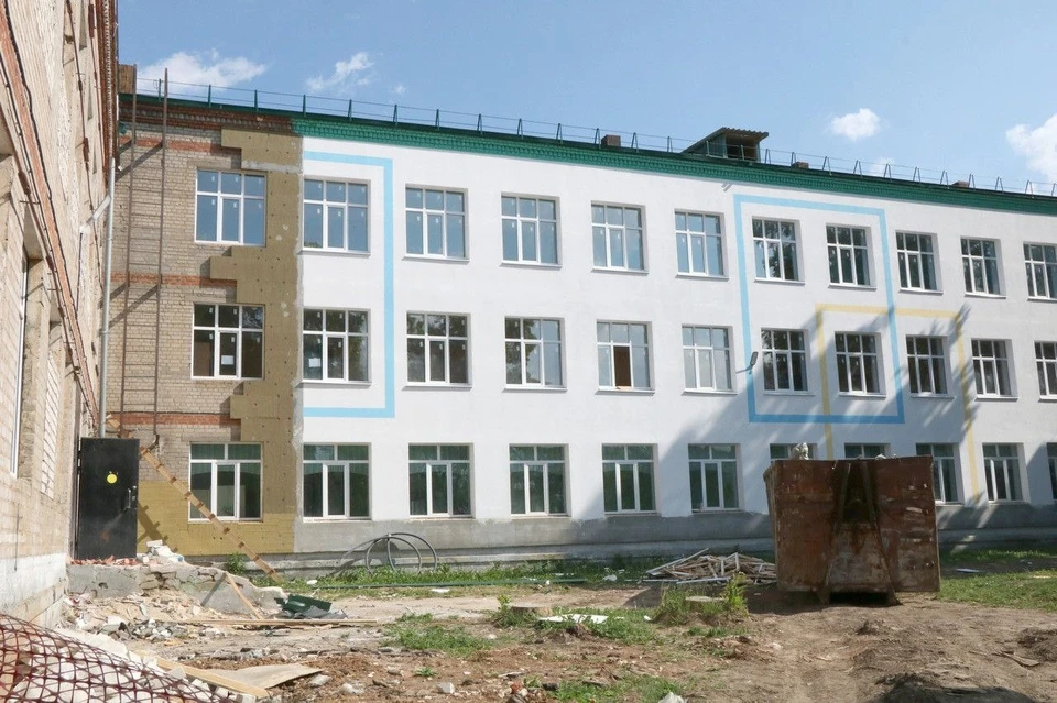 На Гагарина, 158 и в школе №34 начались работы по ремонту фасадов, замене кровли и инженерных коммуникаций. Фото: администрация Рязани.