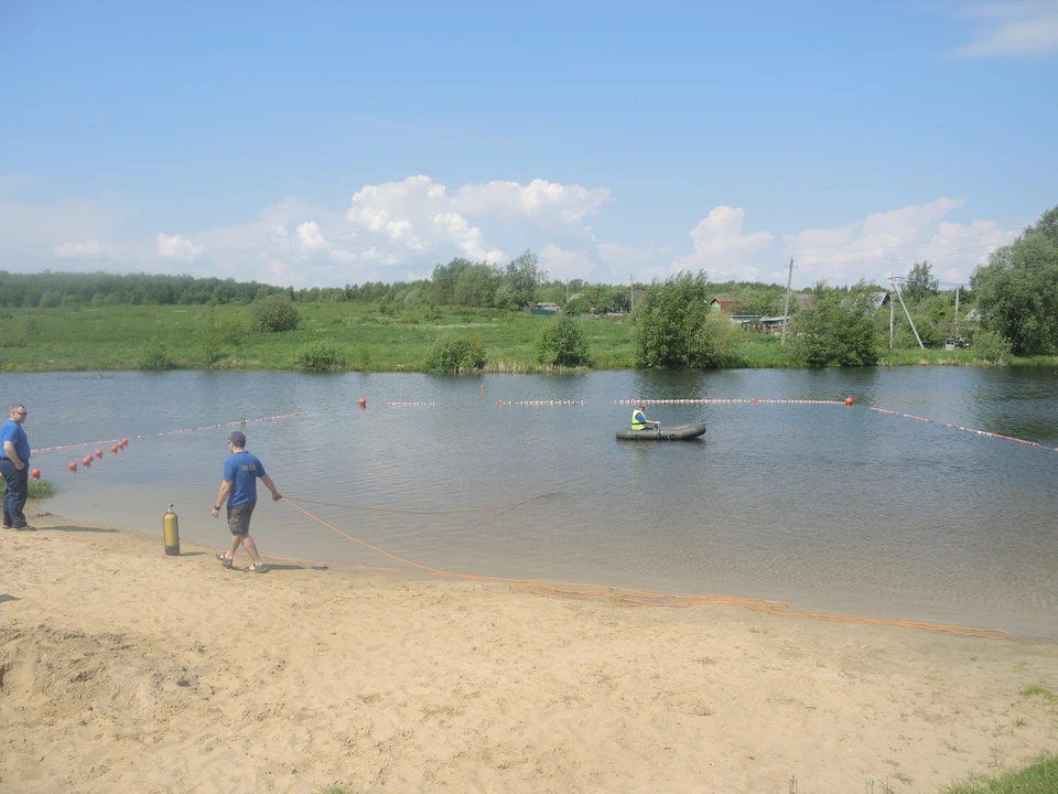 Подготовка пляжа на озере Семязино во Владимире