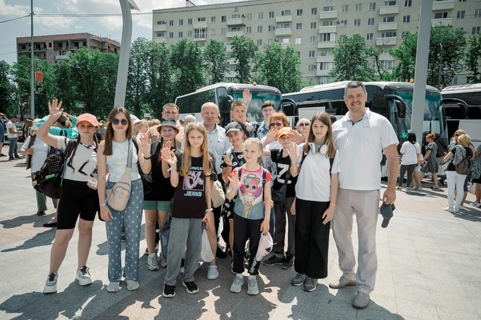 Более двух тысяч мариупольских школьников отдохнут в Санкт-Петербурге и Крыму. Фото: ТГ/Моргун