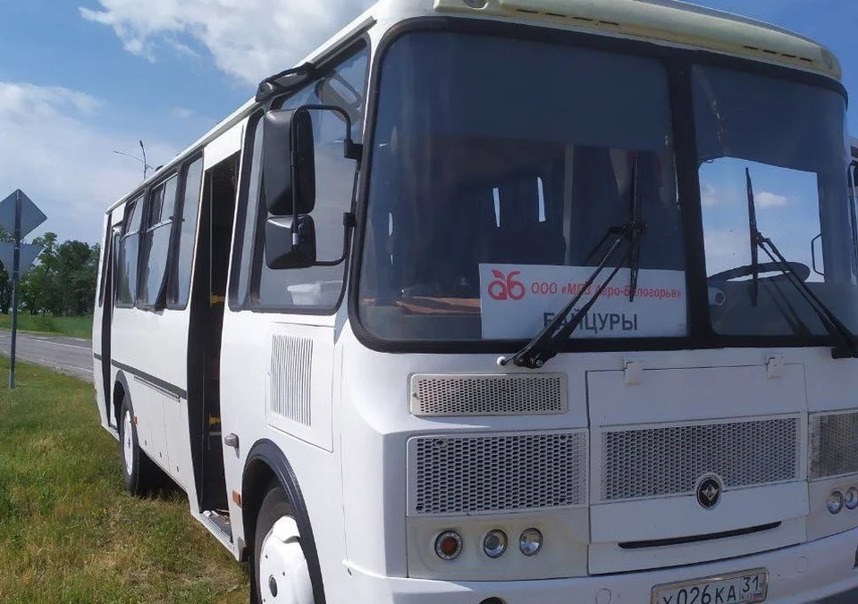 В селе Байцуры беспилотник атаковал служебный автобус сельскохозяйственного предприятия.
