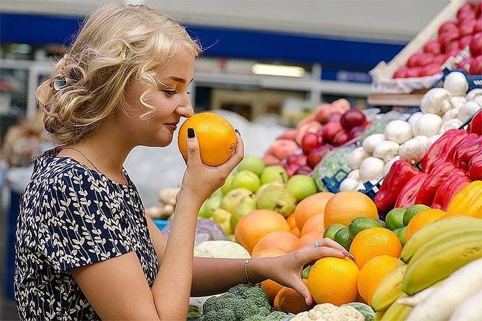 В супермаркете Твери исследовали фрукты и расставили ловушки на вредителей