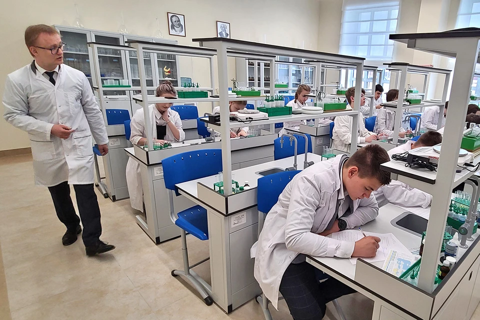 Шесть российских вузов участвуют в пилотном проекте по апробации новой национальной системы высшего образования, которую запустят по всей стране с 2026 года.