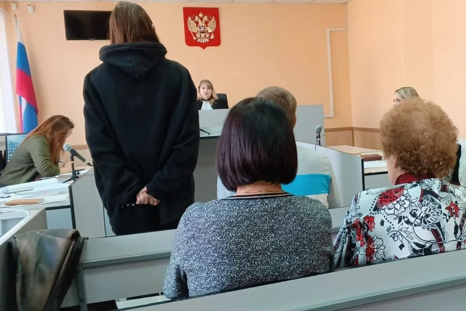 16-летней девушке пришлось побывать на уголовном процессе. Фото: Управление Судебного департамента в Новосибирской области.