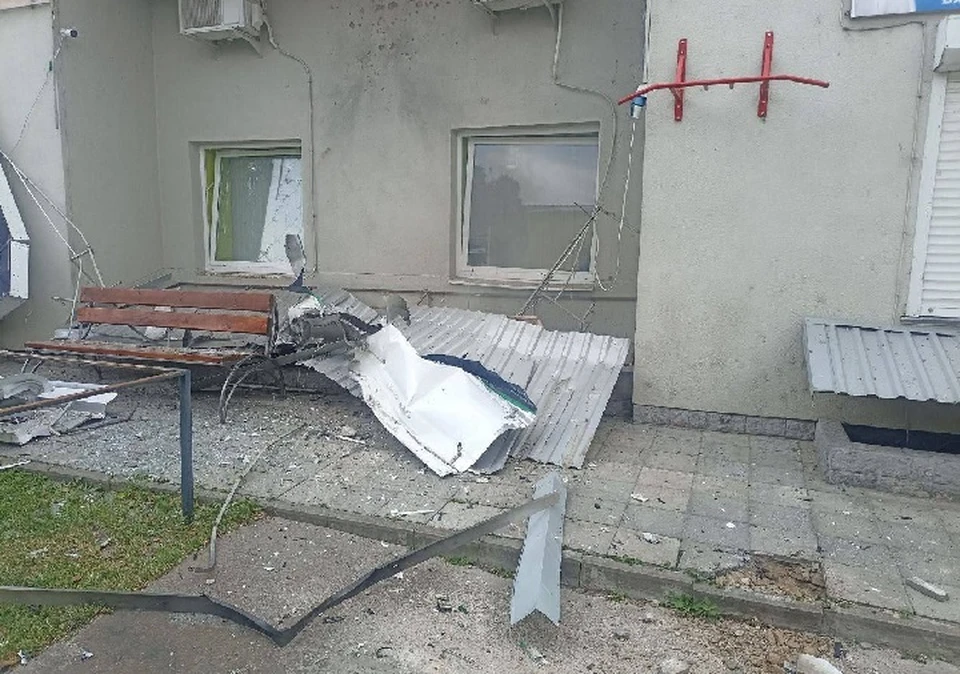 Боевики ВСУ 10 июня обстреляли общественную приемную городской администрации в Каховке Херсонской области. ФОТО: тг-канал Павла Филипчука