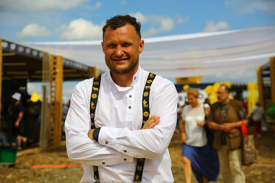 Известный подмосковный сыровар Олег Сирота снова женился.