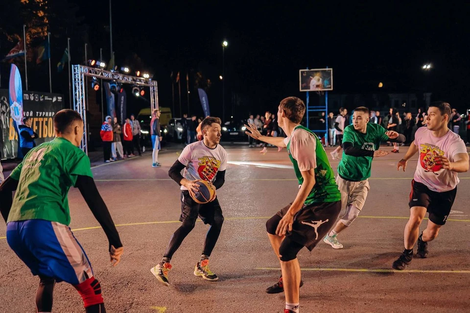 В Ульяновске на Соборной в честь Дня молодежи стартуют ночные баскетбольные состязания. ФОТО: минспорта УО