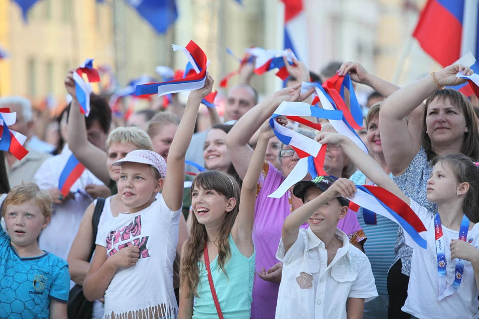 12 июня праздничные ленты можно будет получить на площади имени Ленина