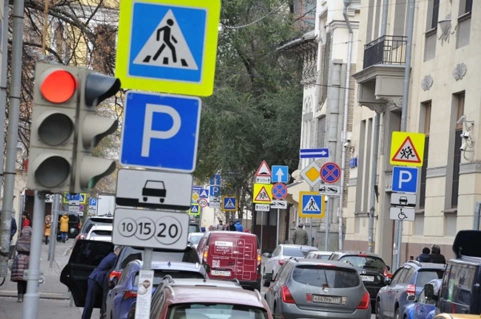 Бесплатные парковки организованы в честь празднования Дня России.