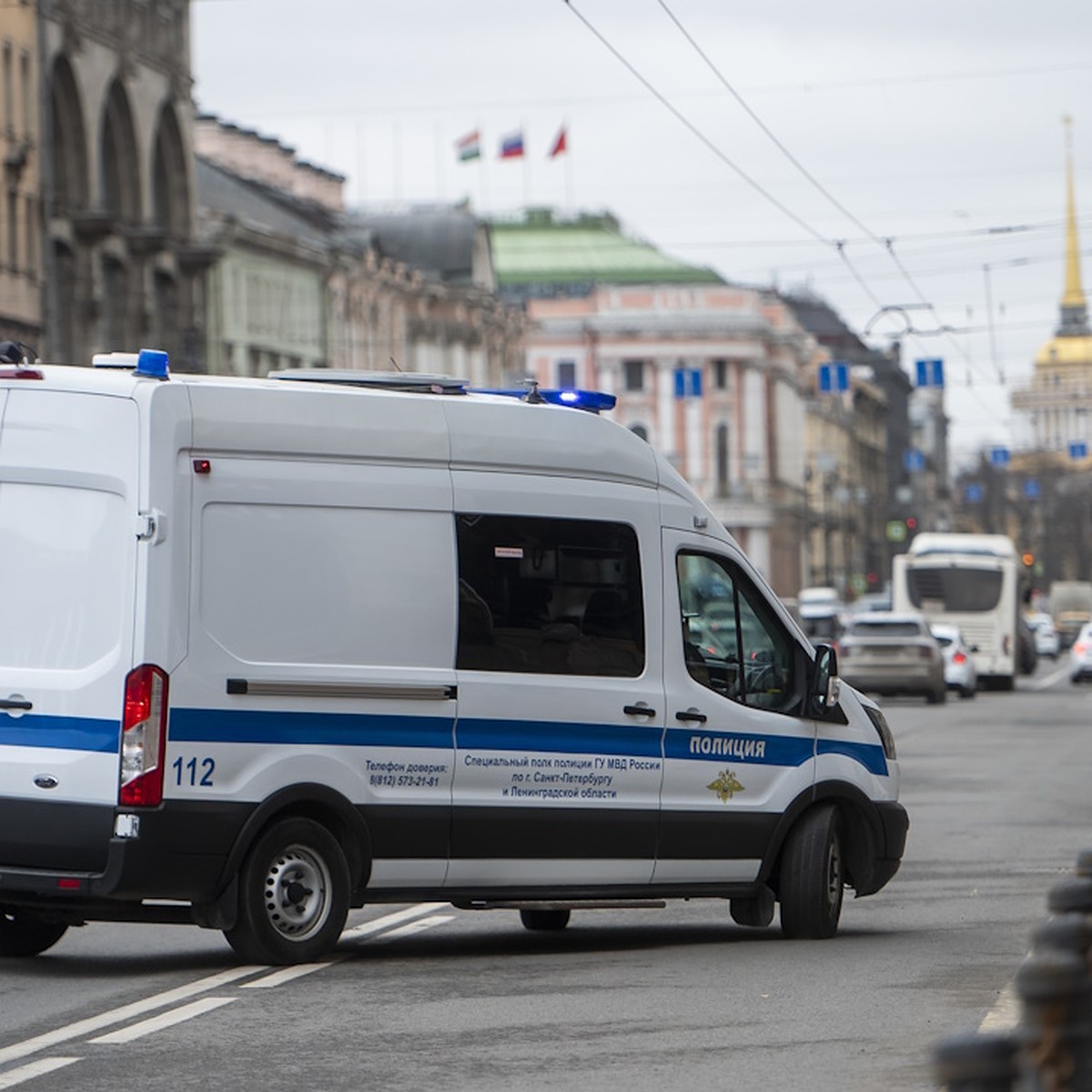 Расчленивший отца петербуржец при задержании пытался ударить полицейских  отверткой - KP.RU