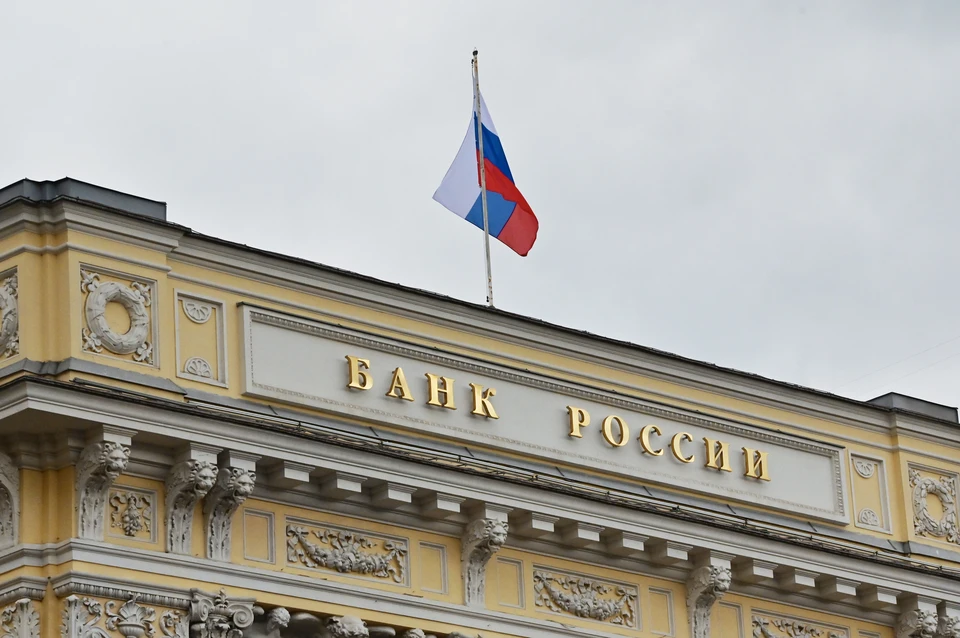 ЦБ РФ: сделки с долларом и евро продолжат идти через банки России