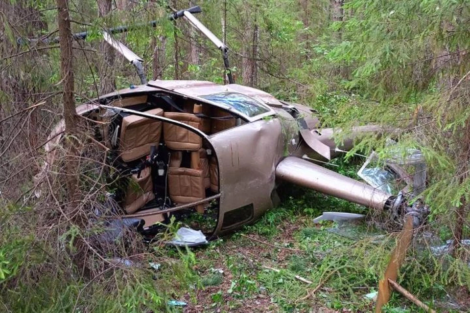 Вертолет совершил жесткую посадку в лесу Фото: Уральская транспортная прокуратура