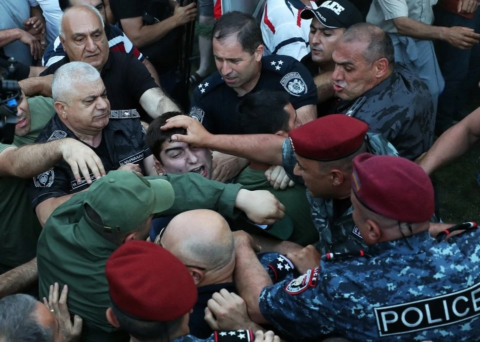 После стычек с полицией в Ереване к медикам обратились 98 человек