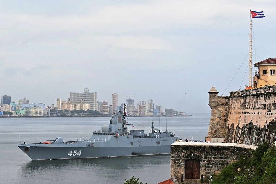 Четыре боевых корабля ВМФ России прибыли на Кубу.