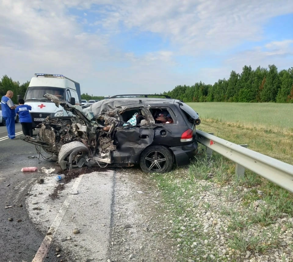 В Красноармейском районе водитель и ребенок из Hyundai скончались в ДТП с  фурой - KP.RU