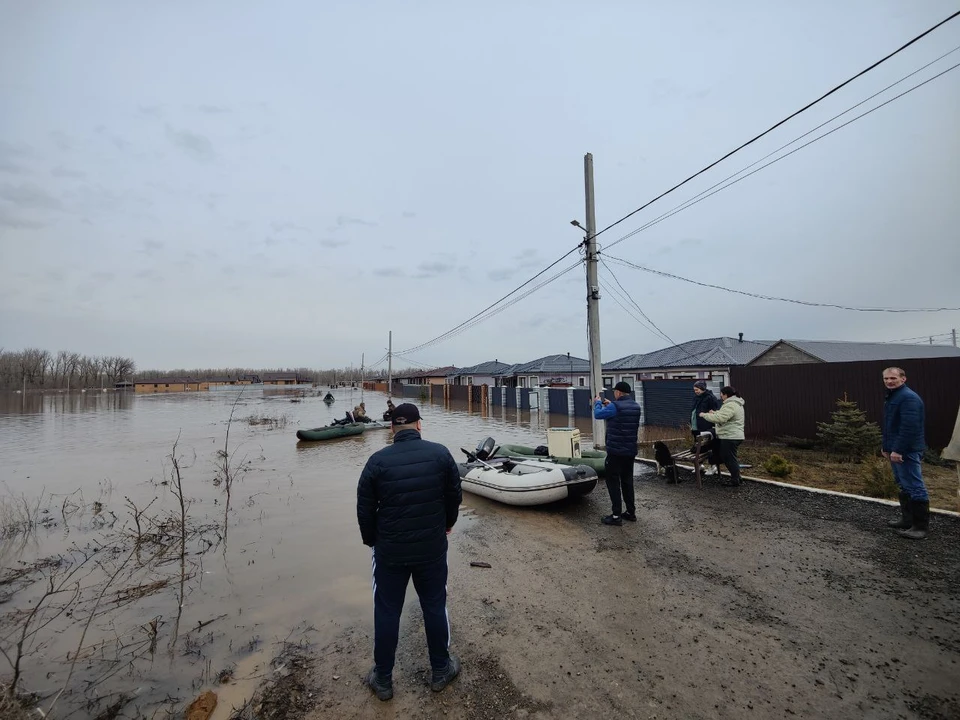 Автомобиль не эвакуировали вовремя, он ушел под воду и получил значительные повреждения.