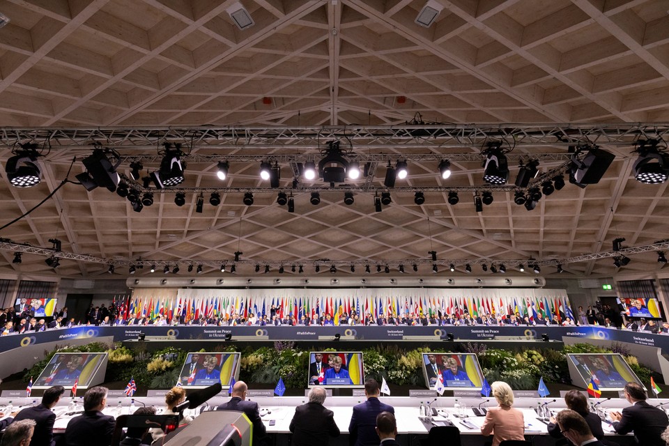 Мирный саммит Зеленского превратился в театр абсурда: Представители США, ЕС, Британии и других стран спешно улетают домой