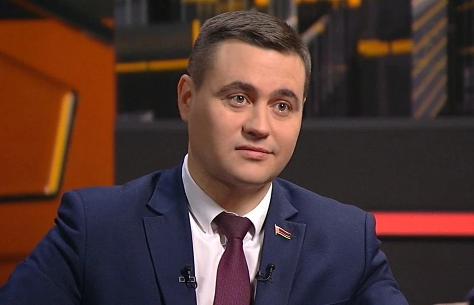 Министр образования Беларуси Андрей Иванец высказался о борьбе за умы молодых людей. Фото: кадр видео ОНТ