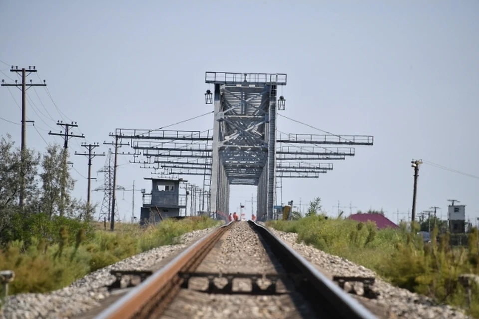 В Ульяновской области монтера пути зажало между решетками и траверсой крана. Фото архив КП