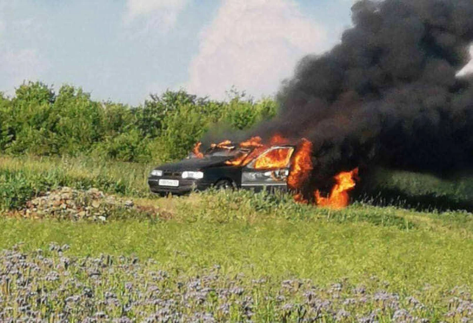 Два человека пострадали от удара дрона ВСУ по автомобилю в Белгородской области. Фото: Telegram-канал Вячеслава Гладкова