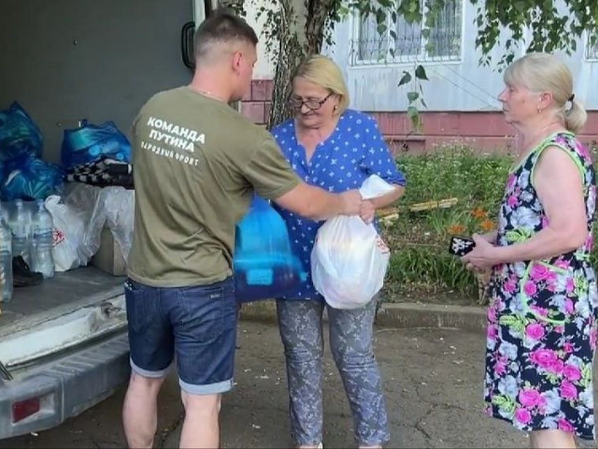 Две женщины пострадали, более 15 домов получили повреждения: Власти и  волонтеры продолжают устранять последствия обстрела Первомайска - KP.RU