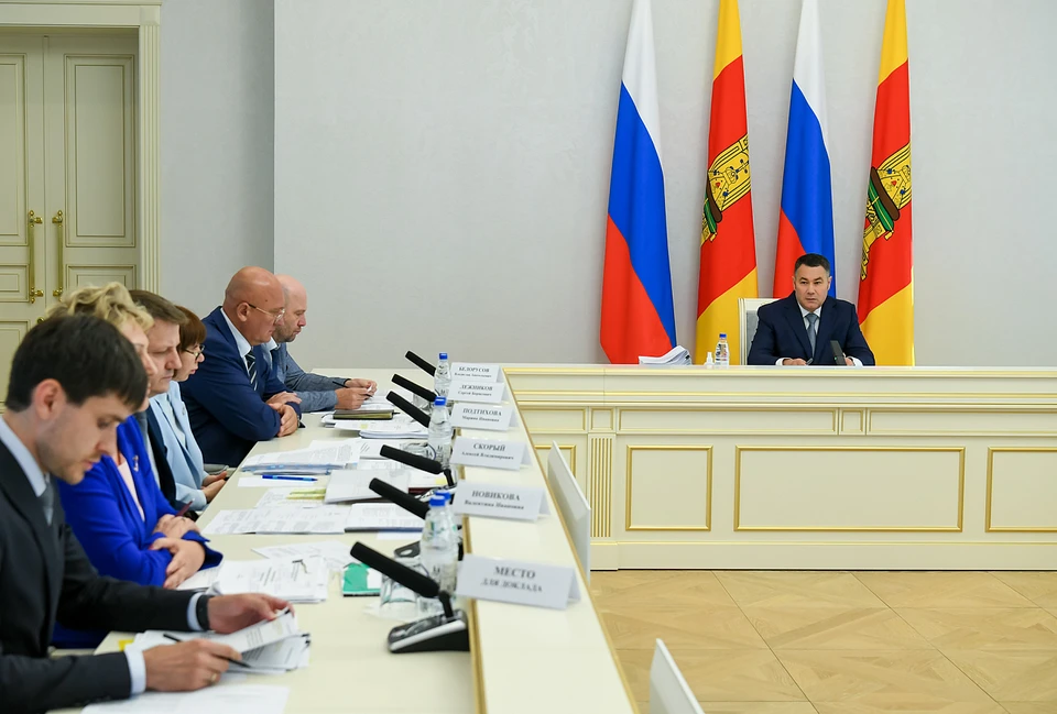 На заседании.