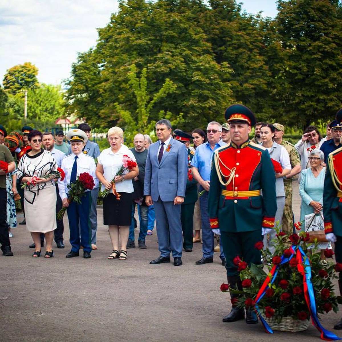 Леонид Пасечник почтил память павших на фронтах Великой Отечественной войны  - KP.RU