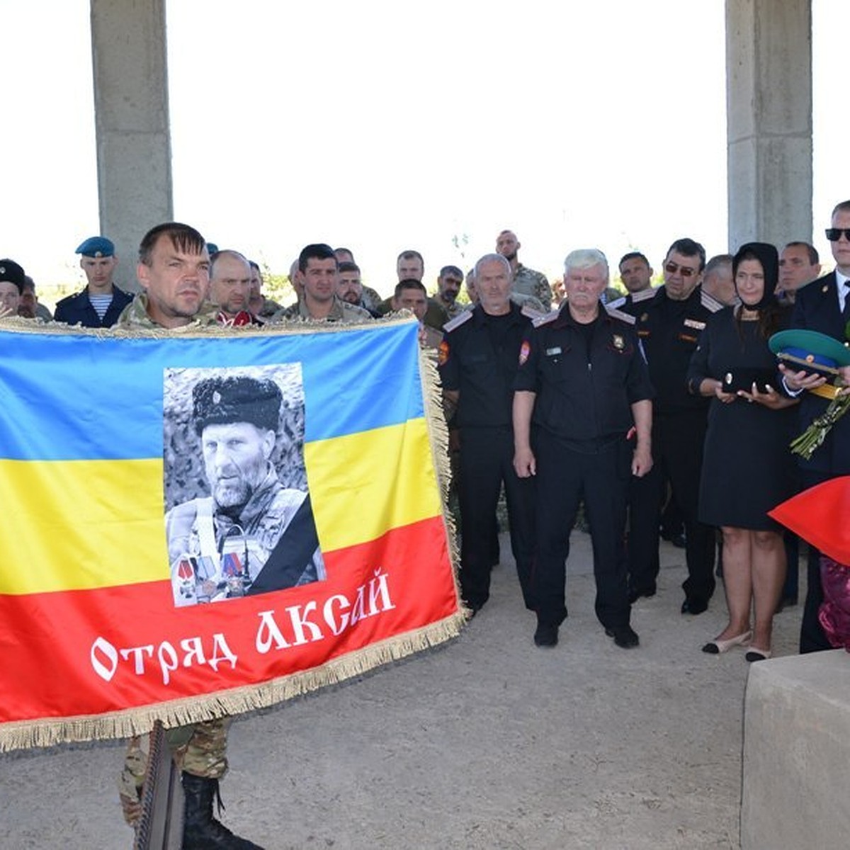 В Новороссийске простились с погибшим на СВО атаманом Владимиром Гавриленко  - KP.RU