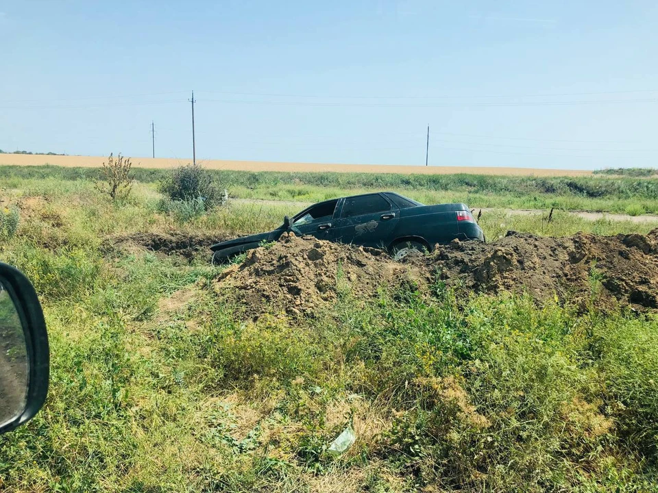 Автомобиль вылетел в кювет. Фото - тг-канал госавтоинспекции Запорожской области