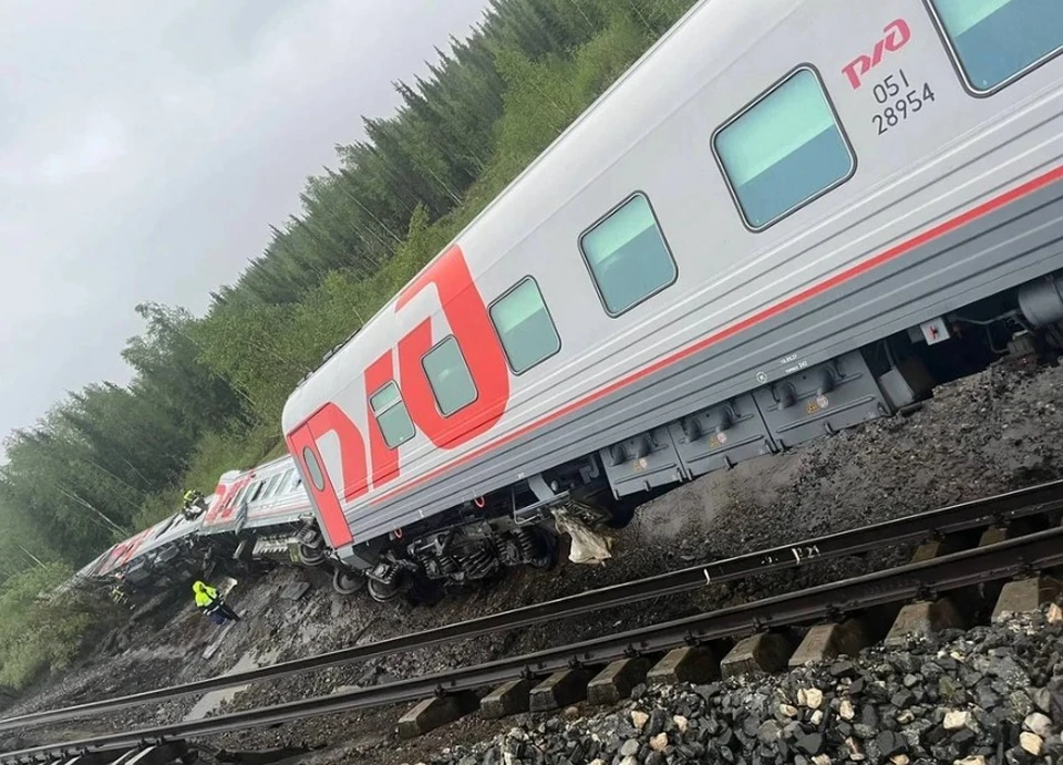 СК РФ: Число погибших в результате схода поезда в Коми увеличилось до трех