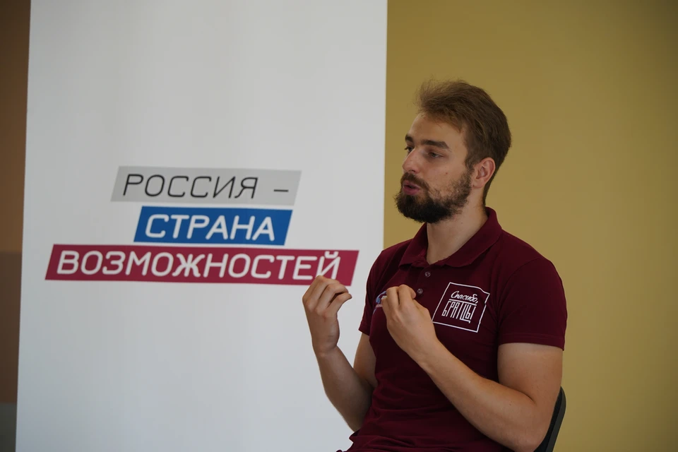 На собрании молодежных организаций в Мариуполе прошел урок мужества от демобилизованного студента из Донецка
