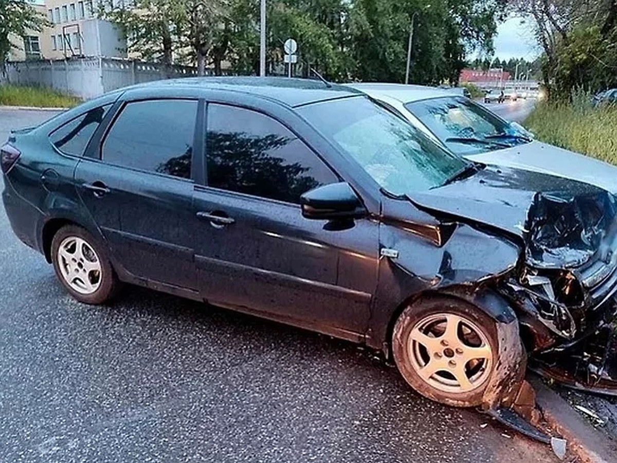 Мужчина и трехлетний ребенок пострадали в ДТП на Холмогорова в Ижевске -  KP.RU