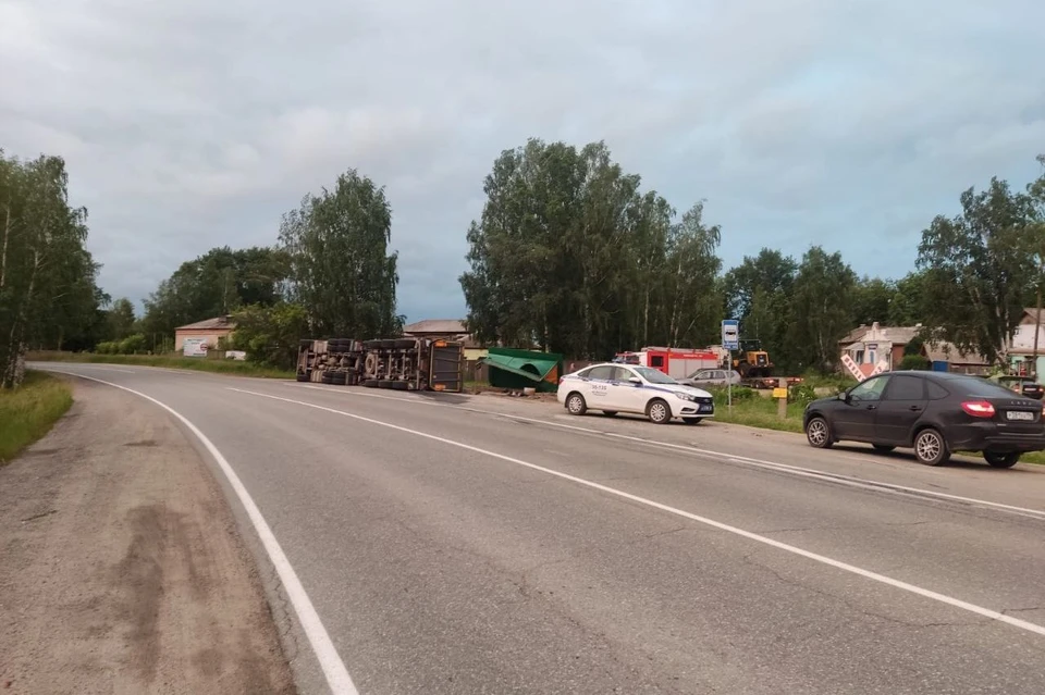 В момент аварии на остановочном комплексе людей не было. Фото: пресс-служба ГИБДД по Свердловской области