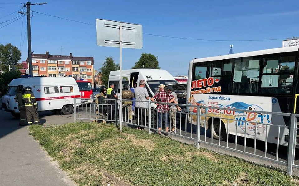 В Ульяновске на Нариманова в ДТП с двумя маршрутками пострадали пассажиры | ФОТО: ГУ МЧС России по Ульяновской области