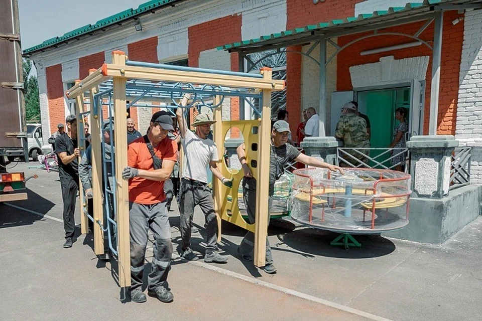 Республика Дагестан привезла гуманитарный груз для школы Мариуполя. Фото: ТГ/Моргун