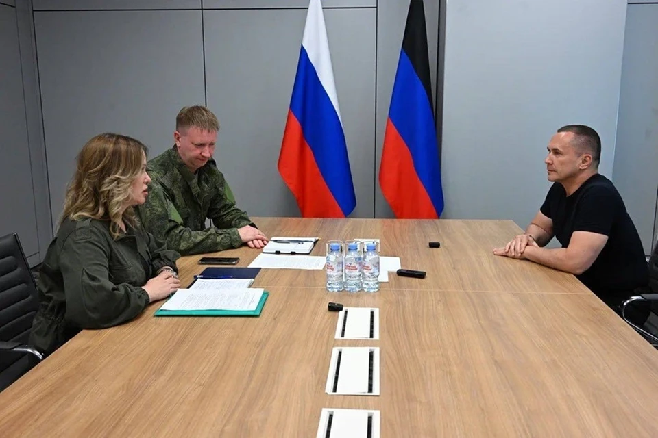 Вице-премьер ДНР Дмитрий Бердников встретился с делегацией из Хабаровска. Фото: ТГ/Бердников