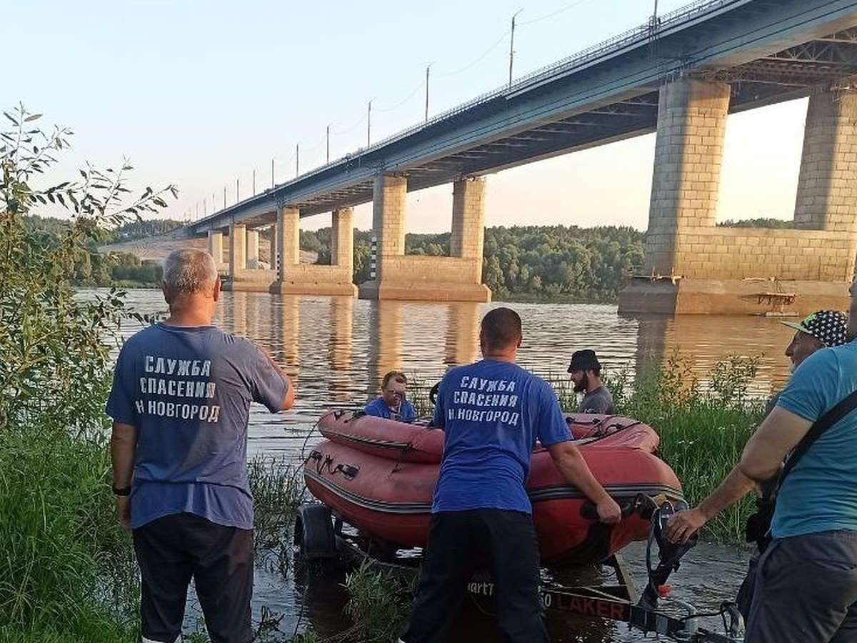 Люлька с рабочими рухнула с моста в Нижнем Новгороде: один человек погиб,  второго ищут в реке - KP.RU