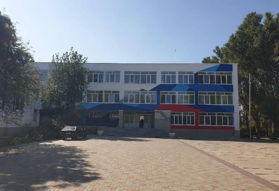 Дворец спорта и школа №1 в Токмаке, расположенные рядом друг с другом, оформят в едином стиле. ФОТО: администрация Токмакского муниципального округа