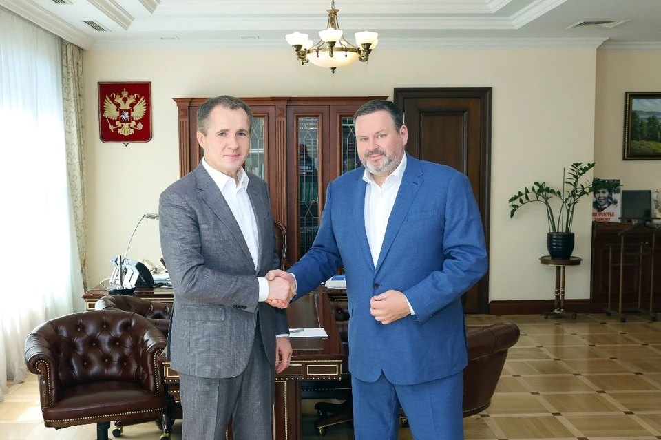 Гладков обсудил дополнительное финансирование соцконтрактов с главой минсоцтруда Котяковым.