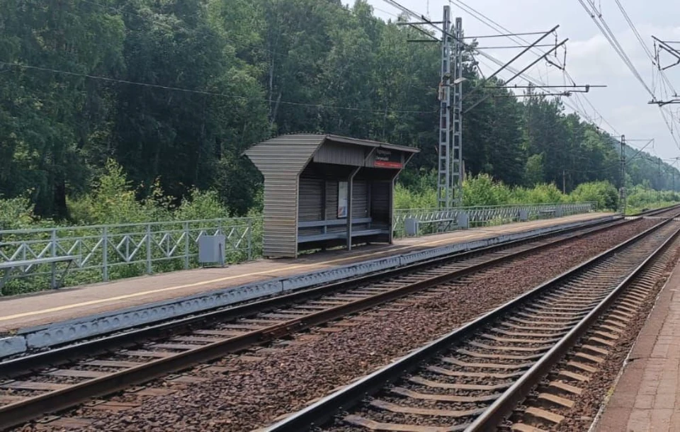 Подросток попал под электропоезд на станции Черемушки в Иркутске.