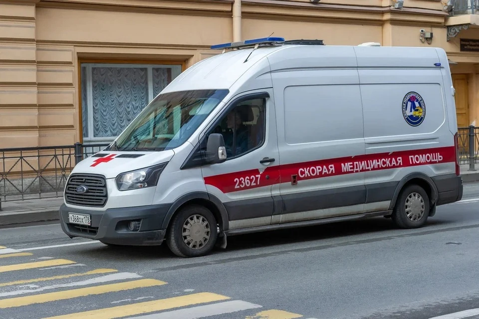 Пьяный школьник попал в реанимацию после падения с моста в Петербурге.