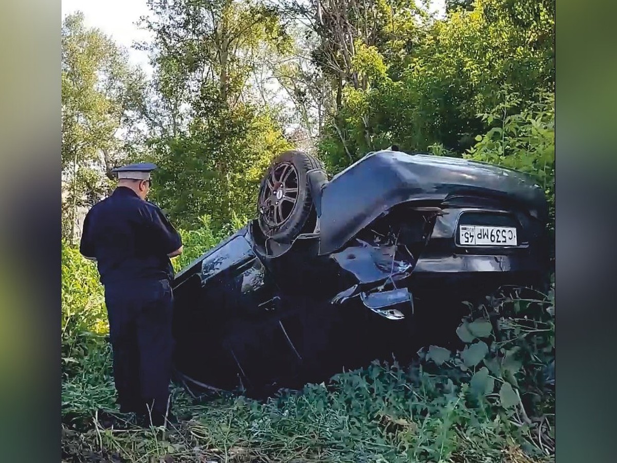 В Каменске-Уральском пьяный водитель вылетел с дороги и повредил  трубопровод - KP.RU