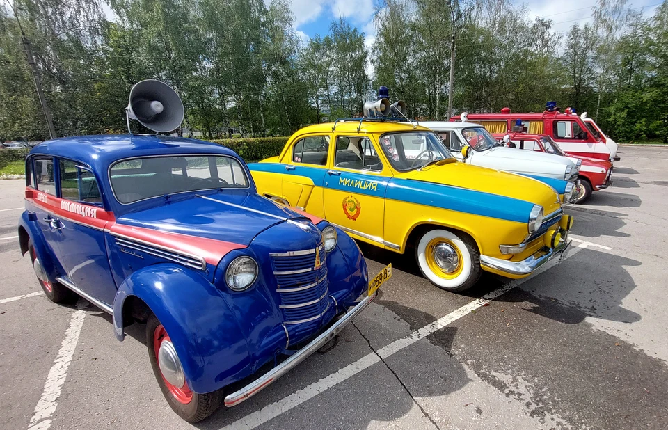 Выставка служебных автомобилей, посвященная 88-й годовщине образования Госавтоинспекции.