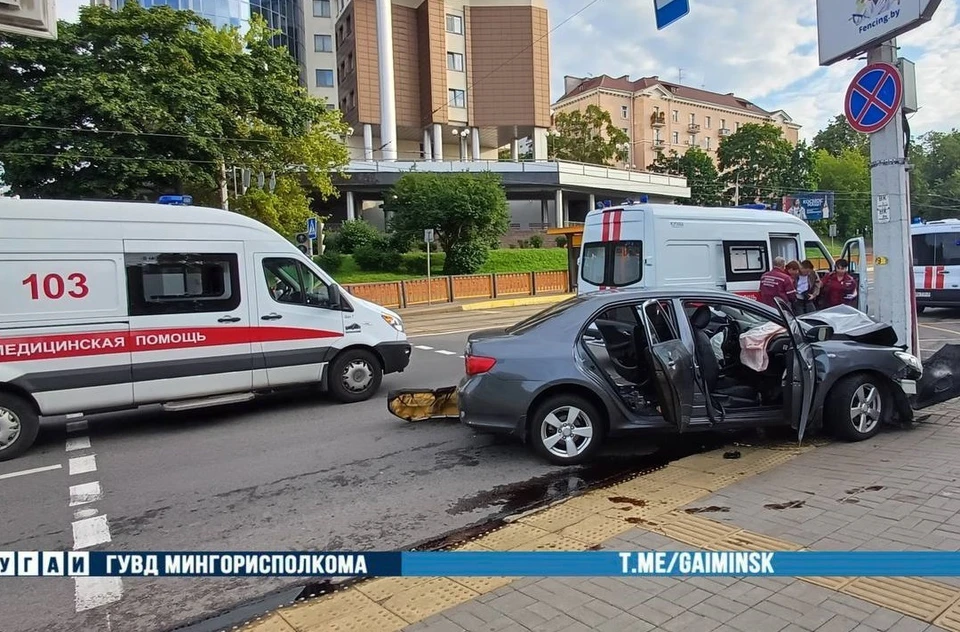 Два человека пострадали в ДТП с пьяным водителем в Минске. Фото: УГАИ ГУВД Мингорисполкома.