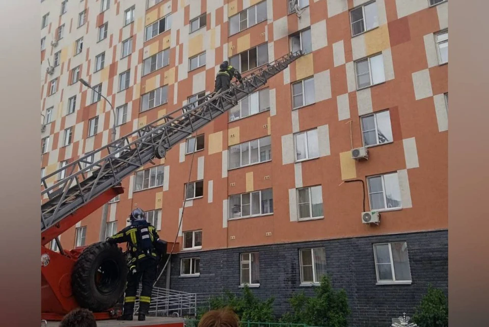 Двух человек спасли при пожаре в многоквартирном доме в Нижнем Новгороде